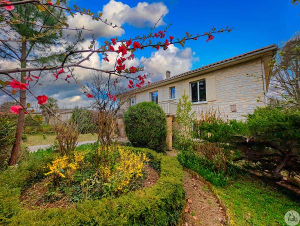 Maison Sarlat, au calme dans un îlot de verdure.