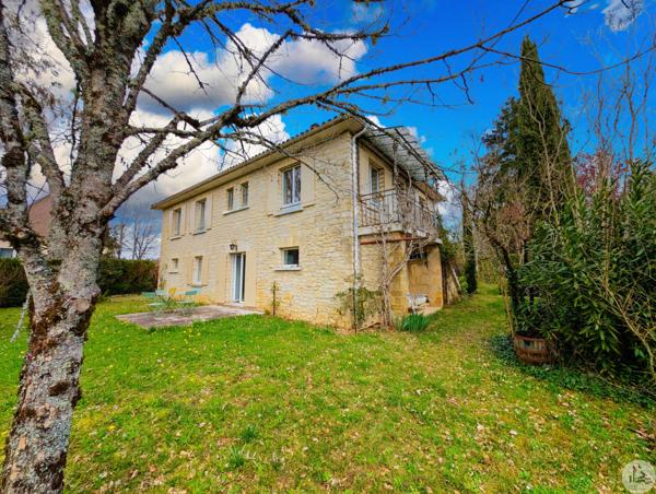 Maison Sarlat, au calme dans un îlot de verdure.