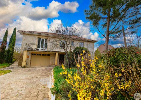 Maison Sarlat, au calme dans un îlot de verdure.