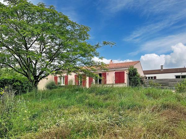 "Maison familiale de 125 m² avec sous-sol complet sur 2 004 m² de terrain"