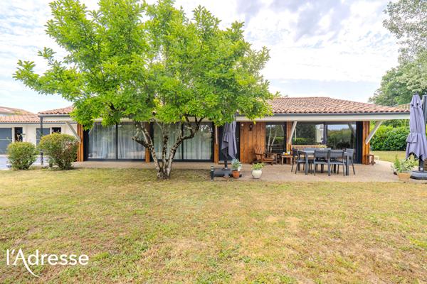 CANEJAN - Deux maisons et 80 m² de dépendances sur belle parcelle