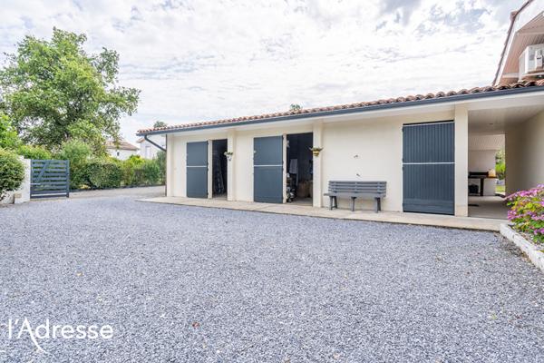 CANEJAN - Deux maisons et 80 m² de dépendances sur belle parcelle