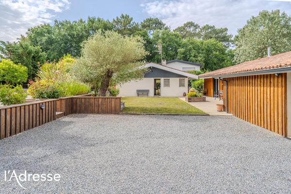 CANEJAN - Deux maisons et 80 m² de dépendances sur belle parcelle