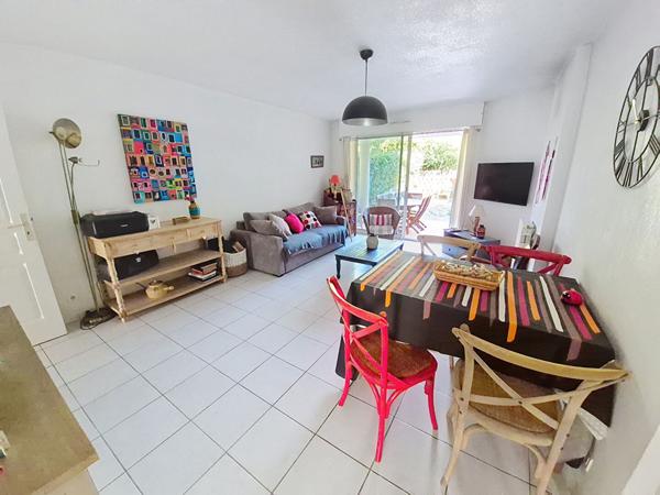 Appartement de 3 pièces à Six Fours Les Plages en rez de jardin