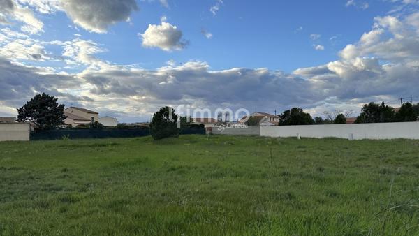 Terrain constructible , plat, libre constructeur