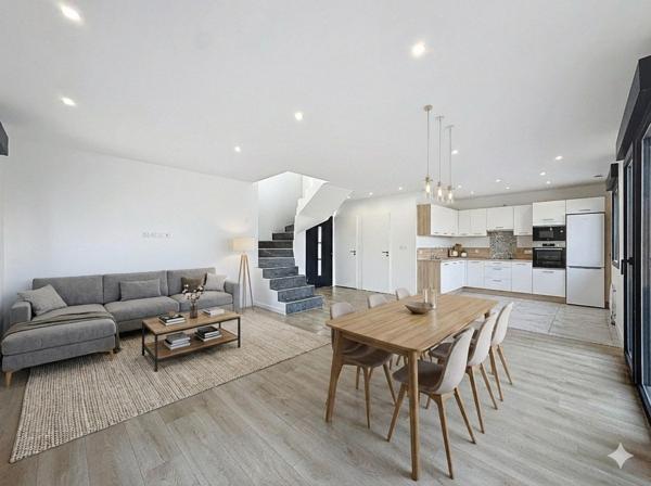 Maison récente avec vues lac