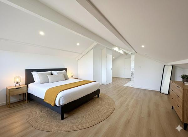 Maison récente avec vues lac