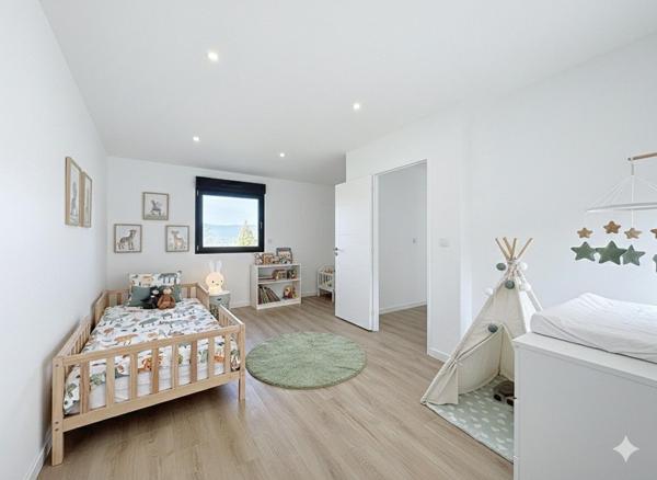 Maison récente avec vues lac