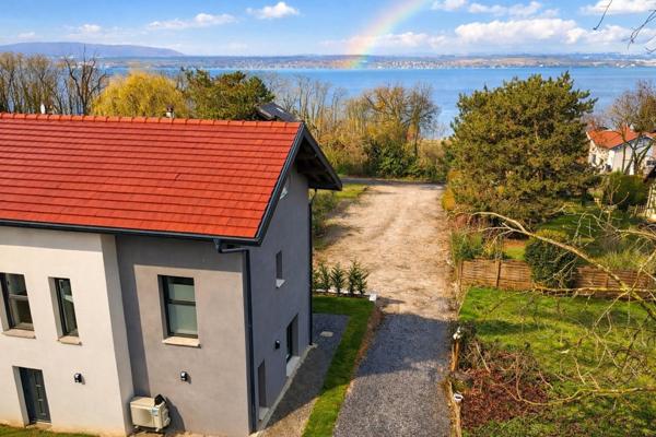 Maison récente avec vues lac