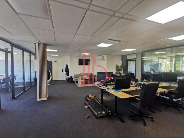 Bureau de 189 m² à louer à Bordeaux Lac - Bruges