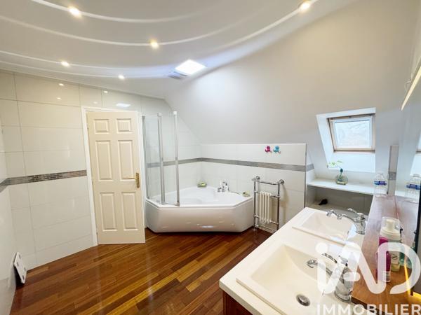 Maison à vendre 9 pièces 207 m² Magny-le-Hongre
