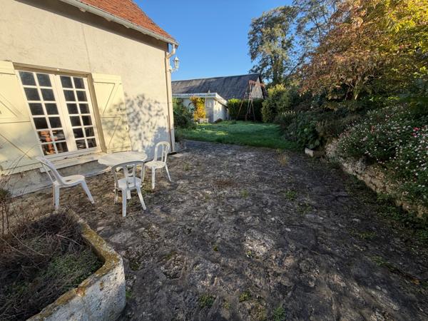 SPACIEUSE et ATYPIQUE MAISON EN PIERRE - au CALME