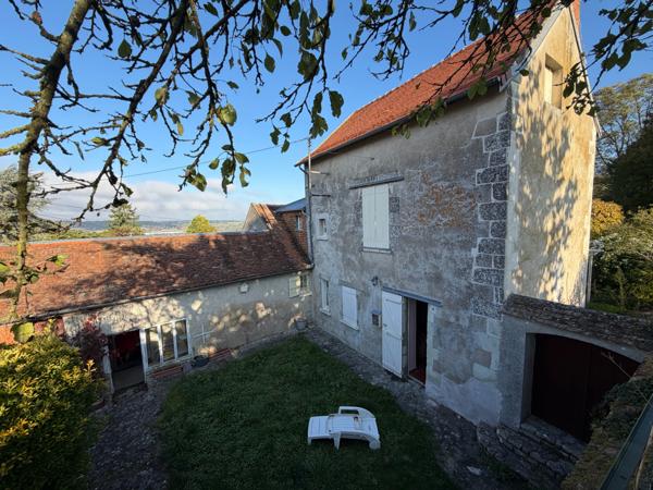 SPACIEUSE et ATYPIQUE MAISON EN PIERRE - au CALME