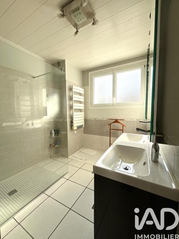 Maison à vendre 7 pièces 197 m² Saint-Jean-Bonnefonds