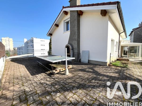 Maison à vendre 7 pièces 197 m² Saint-Jean-Bonnefonds