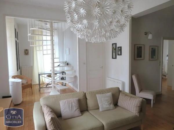 Appartement à louer 5 pièces 143.7m²