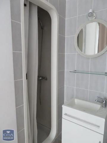 Appartement à louer 5 pièces 143.7m²