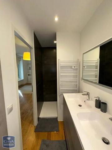 Appartement à louer 5 pièces 143.7m²