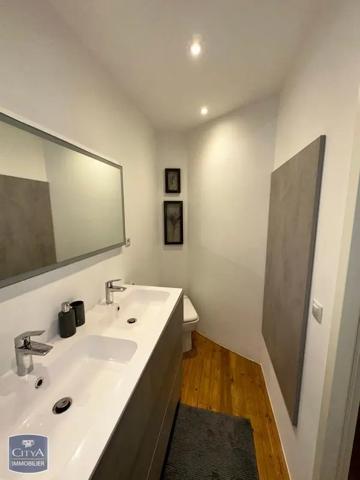 Appartement à louer 5 pièces 143.7m²