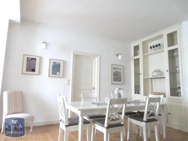 Appartement à louer 5 pièces 143.7m²