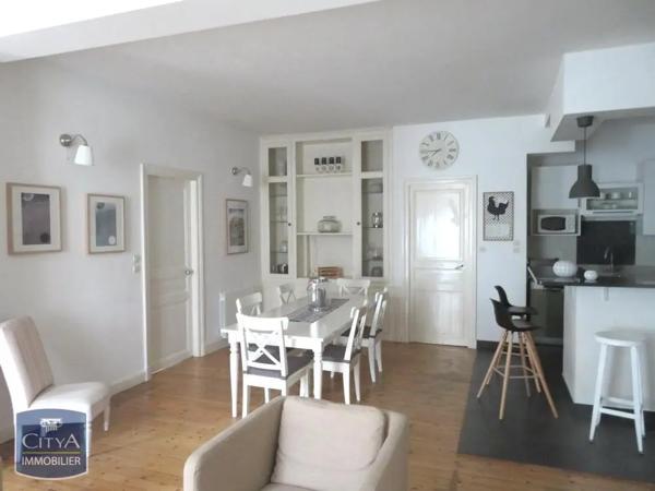 Appartement à louer 5 pièces 143.7m²