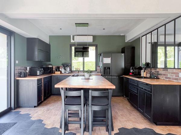 Maison Ancienne rénovée de 7 Pièces à Vendre à Rives du Loir en Anjou
