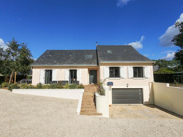 Maison Ancienne rénovée de 7 Pièces à Vendre à Rives du Loir en Anjou