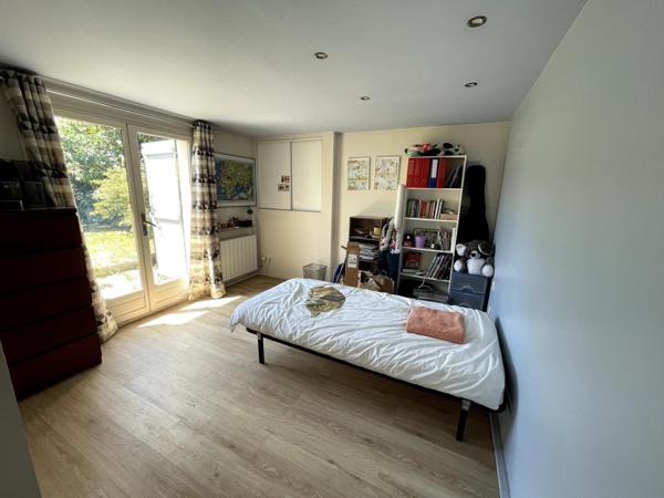 Maison familiale avec jardin et piscine à Wissous