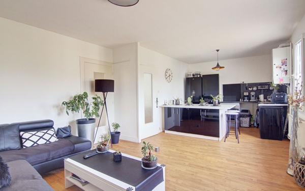 Maison à vendre    5 pièces •  Saint-Jean-Bonnefonds