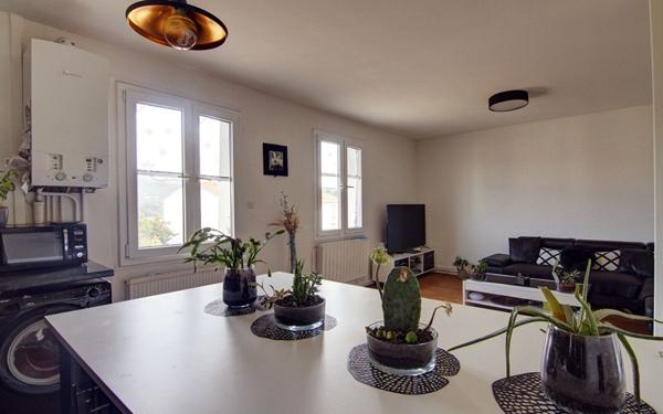 Maison à vendre    5 pièces •  Saint-Jean-Bonnefonds