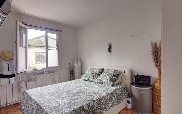 Maison à vendre    5 pièces •  Saint-Jean-Bonnefonds