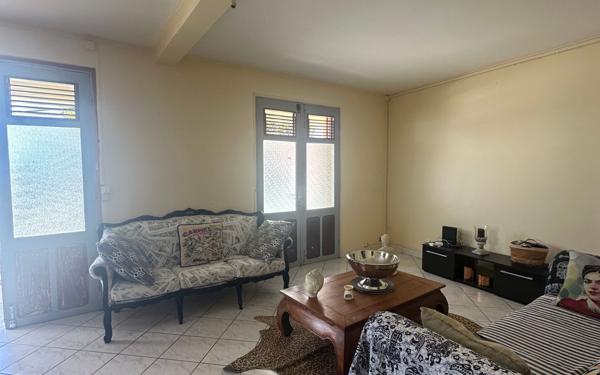 Maison à vendre    3 pièces •  Basse-Terre