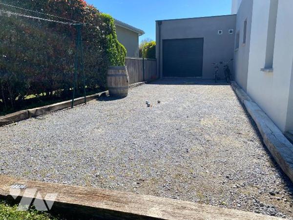 A VENDRE, Gironde, proche Bordeaux, SAINT MEDARD EN JALLES quartier Corbiac, dans une rue très ...