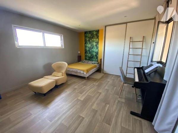 A VENDRE, Gironde, proche Bordeaux, SAINT MEDARD EN JALLES quartier Corbiac, dans une rue très ...