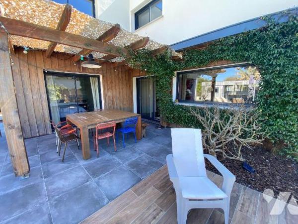 A VENDRE, Gironde, proche Bordeaux, SAINT MEDARD EN JALLES quartier Corbiac, dans une rue très ...