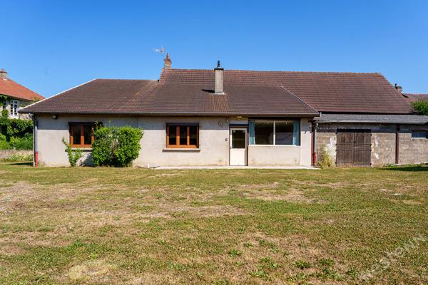 Une ancienne ferme pleine de potentiel à Champforgeuil