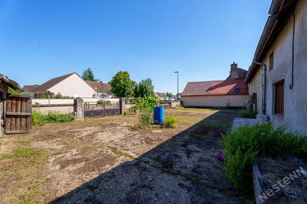 Une ancienne ferme pleine de potentiel à Champforgeuil