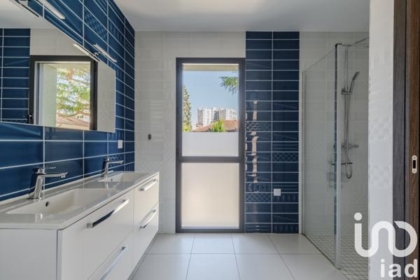 Maison à vendre 7 pièces 217 m² Tassin-la-Demi-Lune