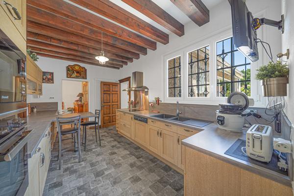 Belle propriété de 274 m² à Givry avec vue sur le vignoble
