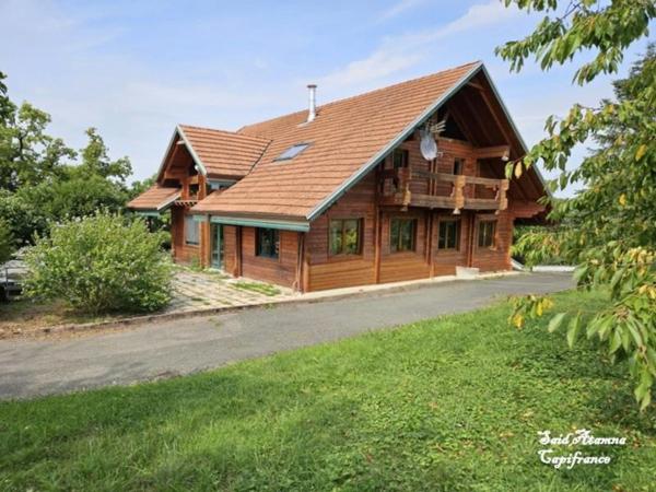 Dpt Vosges (88), à vendre proche de THAON LES VOSGES à Vaxoncourt Chalet, 5 pièces de 160m² sur un terrain de 2860m².