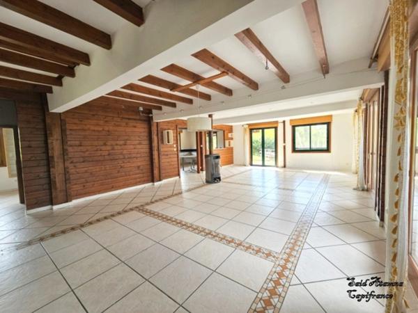 Dpt Vosges (88), à vendre proche de THAON LES VOSGES à Vaxoncourt Chalet, 5 pièces de 160m² sur un terrain de 2860m².