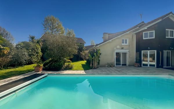 Maison à vendre    6 pièces • 160 m2 Idron