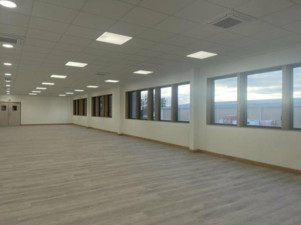 À LOUER - OUDALLE - BUREAUX NEUFS - 195 m²
