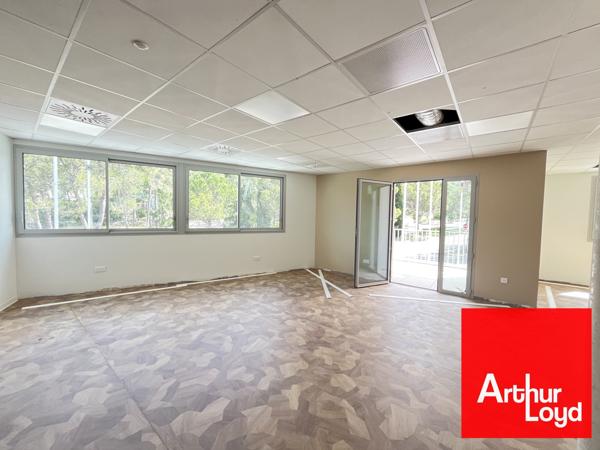 BUREAUX NEUFS AVEC TERRASSES ET PARKINGS - AXE PASSANT - ST GELY DU FESC