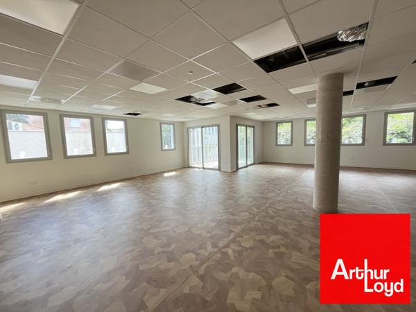 BUREAUX NEUFS AVEC TERRASSES ET PARKINGS - AXE PASSANT - ST GELY DU FESC