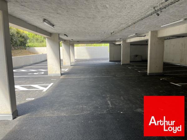 BUREAUX NEUFS AVEC TERRASSES ET PARKINGS - AXE PASSANT - ST GELY DU FESC