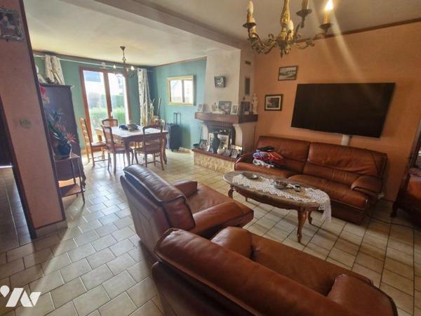 Votre office notarial vous propose à la vente cette Maison d'habitation individuelle construite...