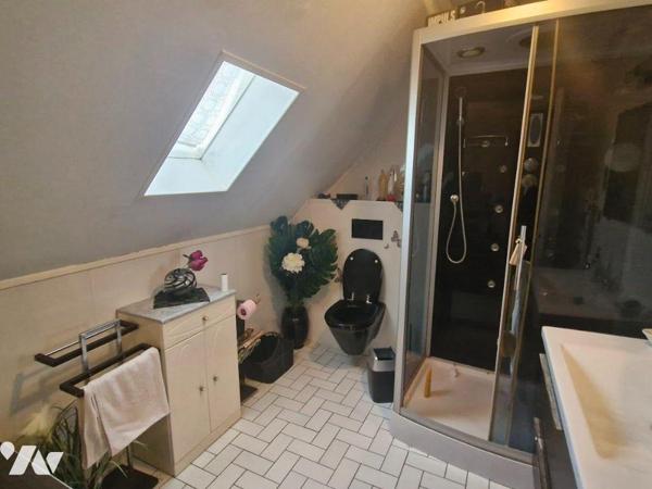 Votre office notarial vous propose à la vente cette Maison d'habitation individuelle construite...