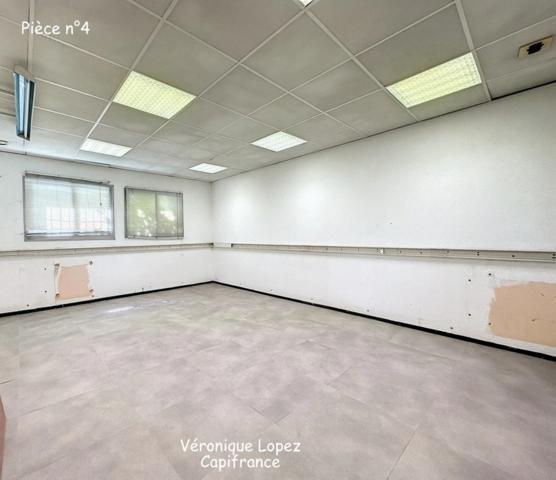 AGEN, proche du centre, entrepôt avec bureaux d'une superficie totale de 353 m²