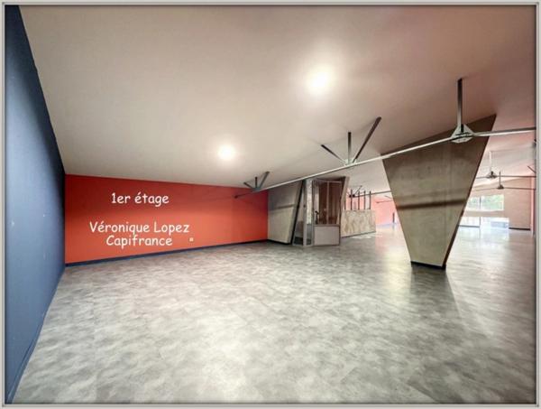 AGEN, proche du centre, entrepôt avec bureaux d'une superficie totale de 353 m²